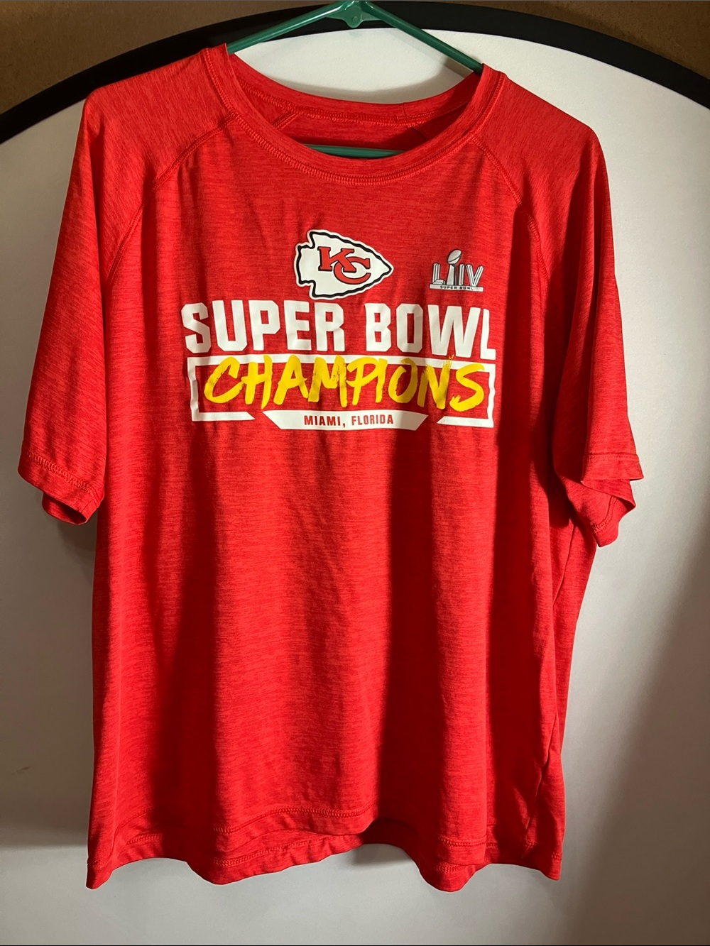 Fanatics Red Men's Graphic Logo Tee
